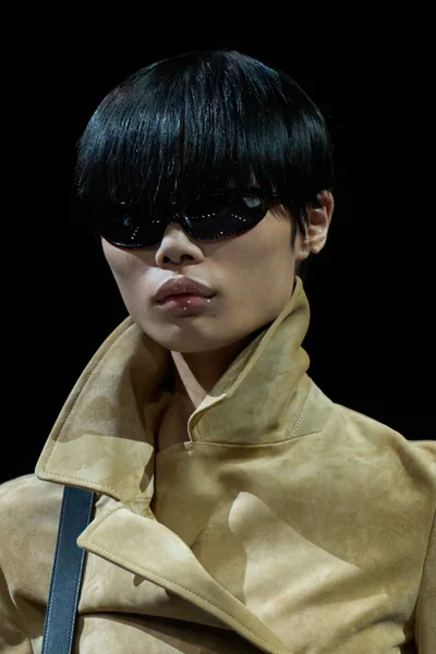 Look 15